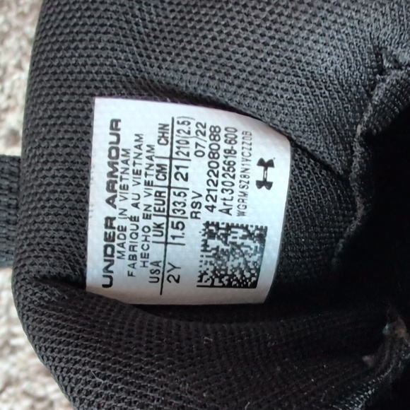 Under Armour Youth Basketball Shoes - Picture 7 of 11